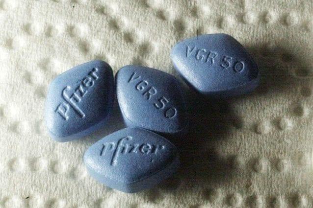 Viagra (Sildenafil) effetti collaterali della famosa pillola blu dell’amore